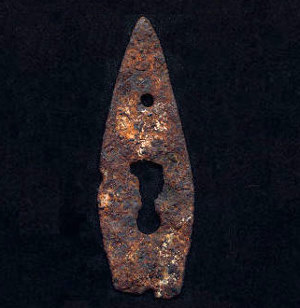 Projectile point made from an iron keyhole escutcheon