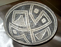 photo of Mimbres bowl from display at the El Paso Museum of Archaeology
