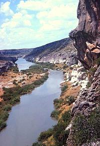 The Pecos River gives the Lower Pecos its name and provided natural shelter in hundreds of rockshelters along its canyon walls and those of its many side canyons. Photo from ANRA-NPS Archives at TARL.
