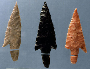 photo of three of the Perdiz points from the Rough Run cairn burial