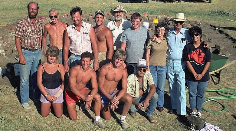 photo of the crew during excavation in 1986
