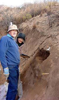 photo of Rba and Mitch Jones excavating